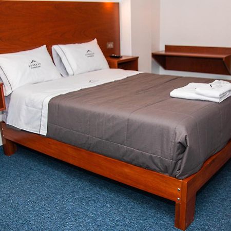 Hotel Turistico Everest Уарас Екстериор снимка